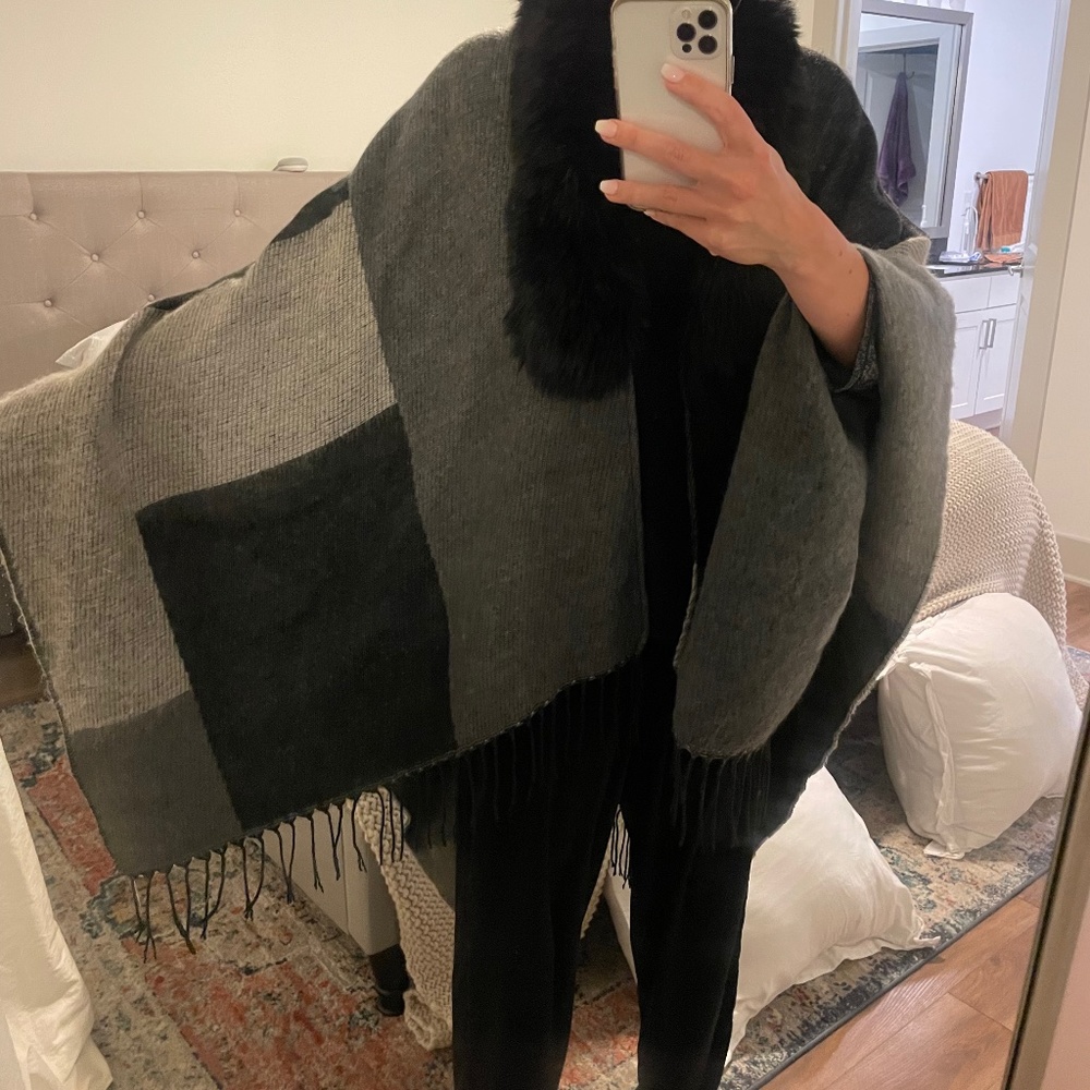 Faux fur collar sweater poncho cape